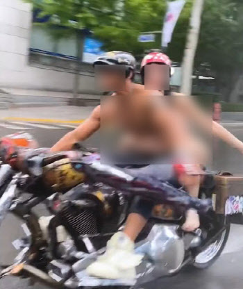 '비키니 오토바이' 남녀, 결국 검찰 송치…"과다노출 혐의"