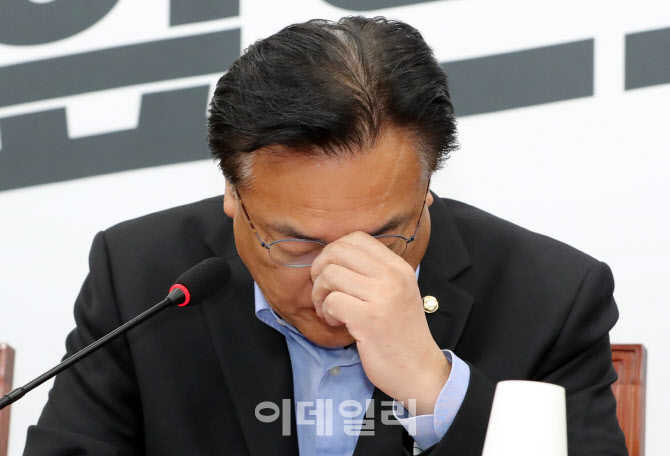 [포토]이태원 사고에 침통해하는 정진석 비대위원장