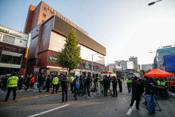 1020 놀이문화 된 美 축제…"가면·분장으로 욕망 표출"