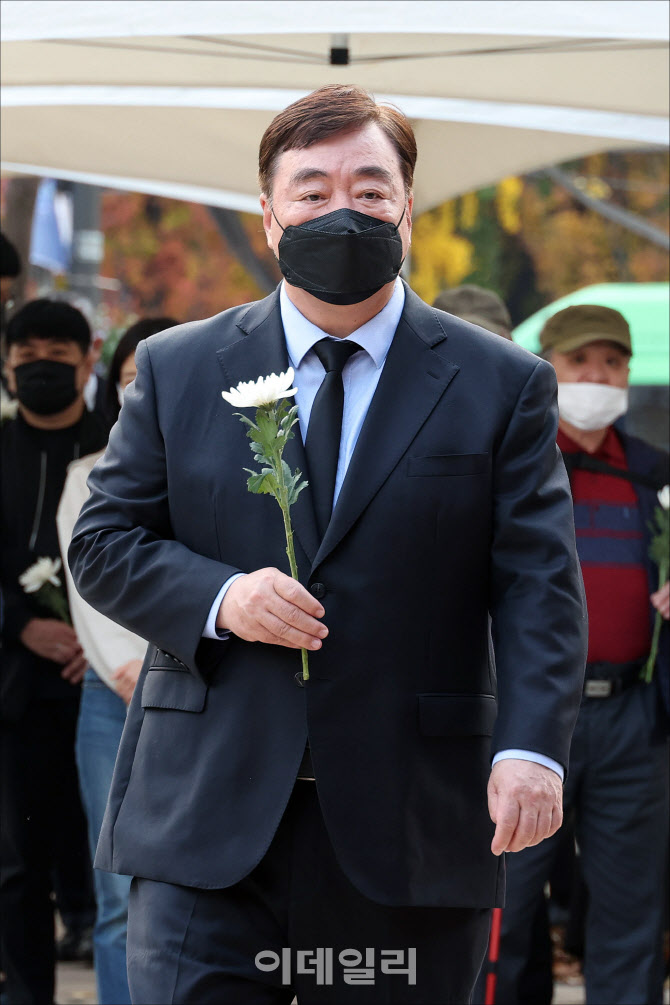 [포토]이태원 사고 사망자 합동분향소 찾은 싱하이밍 주한중국대사