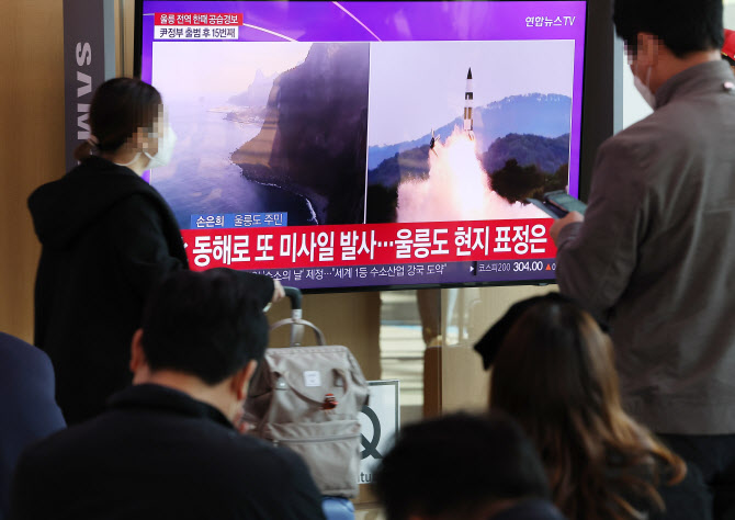 軍, 경계태세 2급 격상 "北미사일, 분단 후 첫 영해 근접…용납 못해"