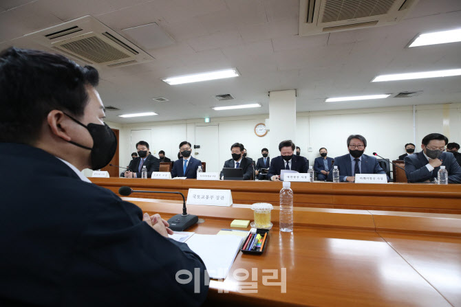 [포토]경청하는 원희룡 국토교통부 장관