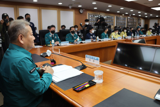 정부 '주최자 없는' 축제·행사 안전관리 대상 포함…휴대폰 위치·지능형CCTV 활용