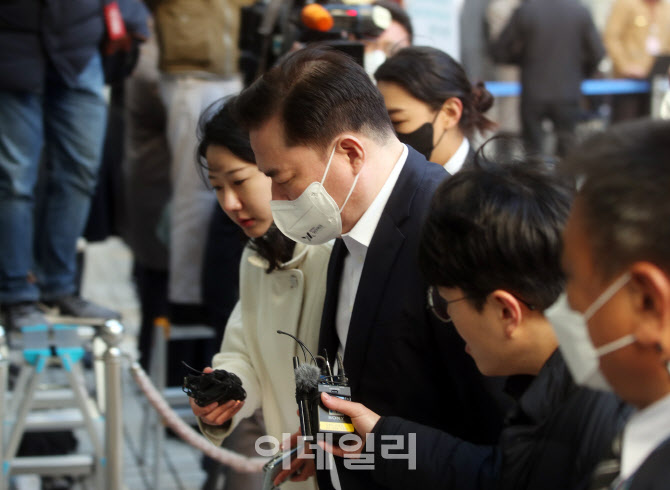 [포토] 서울중앙지법 출석하는 유동규