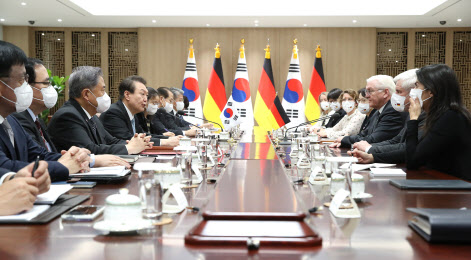 尹 "獨과 연대 강화 원해"…獨 대통령 "이태원 참사 애도"