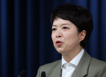 '재산 16억 축소신고 의혹' 김은혜, 경찰 조사 출석
