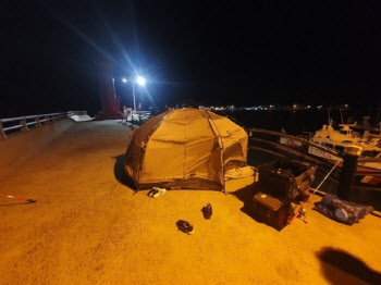 해수욕장 텐트서 40대 남녀 숨진 채 발견…원주선 30대 사망