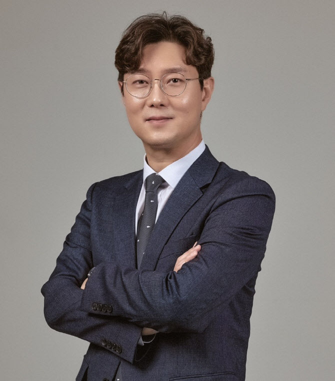 "불사신이라 믿는 이들에게 죽고 다칠 수 있다고 알려주는 게 제 일"
