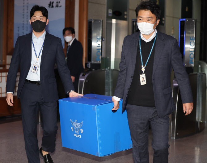 윗선 겨냥한 '특수본 압수수색'…휴대폰·CCTV 등 확보