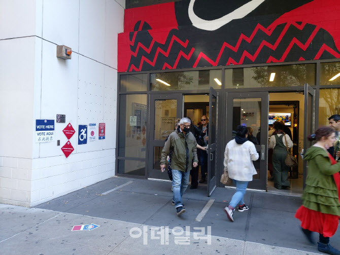 [르포]"대선 명운 갈린다"…美 중간선거 뜨거운 투표 열기