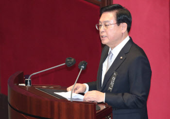 정우택, 국회부의장 공식 선출…경제관료 출신 최다선