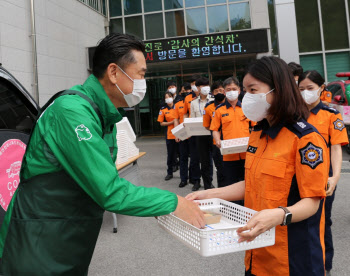 하이트진로, 전국 소방서 찾아가는 '2022 감사의 간식차' 성료