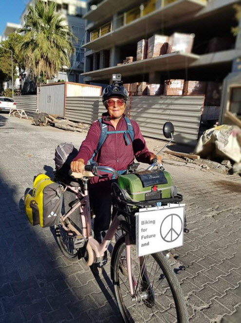 72세 기후활동가, 4개월간 자전거 타고 이집트 기후총회 참석