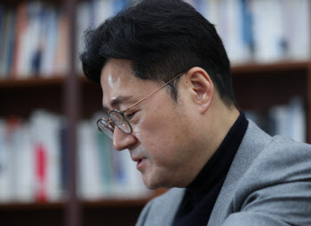 `절대험지` 출마 선언 홍익표…"민주당 패배 원인, 현장에 답 있다"