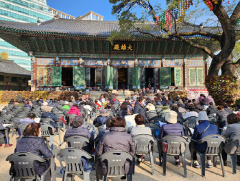 “그동안 수고 많았어”…차분히 치러진 세번째 ‘코로나 수능’