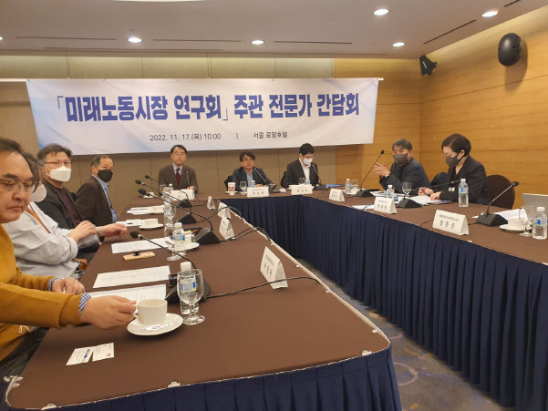 일주일 69시간까지 일하고 원할 때 더 쉬고…주52시간제 유연화 윤곽