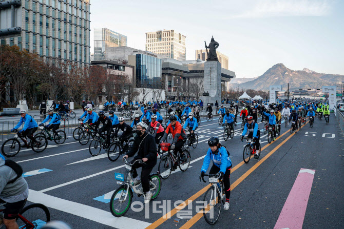 [포토]자전거로 달리는 주말아침