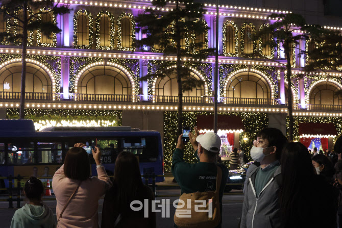 [포토]명동을 수 놓는 크리스마스 장식