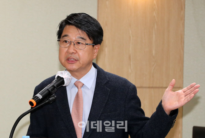 [포토]'부동산 공시가격 현실화 계획 관련 공청회'에서 발표하는 유선종 건국대학교 부동산학...