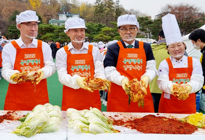 aT "김치의날, 세계인이 즐기는 '김치데이'로 만들것"