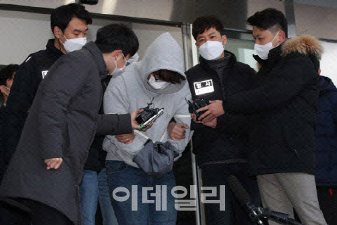 이석준에 피해자 여성 주소 넘긴 공무원, 2심도 징역5년