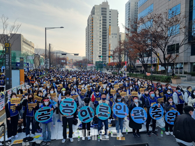 "하루에 기저귀 90번 갈아"…보라매병원도 총파업 '인력충원' 촉구