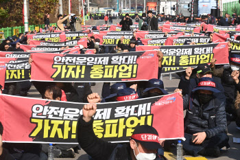 `화물연대 파업` 與 "약자흉내, 주기적 파업", 野 "尹이 약속파기"(종합)