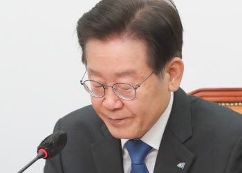 `사법 리스크` 정면돌파 택한 이재명…`원팀` 압박에 당 분열조짐