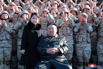 "군비 펑펑 쓰는 김정은, 주민들 먹고사는 문제 무관심"