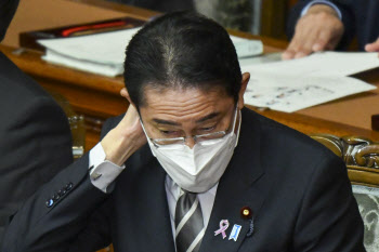 日기시다 내각 지지율 37% '역대 최저'