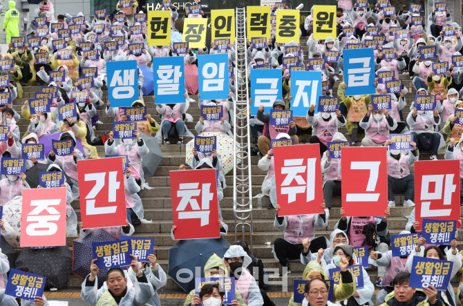 [포토]코레일네트웍스ㆍ철도고객센터지부 총파업 출정식