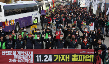 경찰, 화물연대 총파업 12명 수사…차량 손괴·폭행 혐의