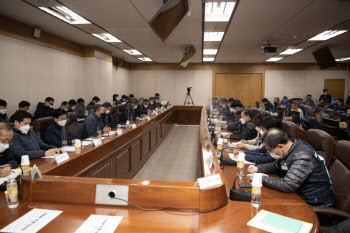 서울 지하철 노사 막판 교섭 '난항'…협상 결렬시 내일 총파업