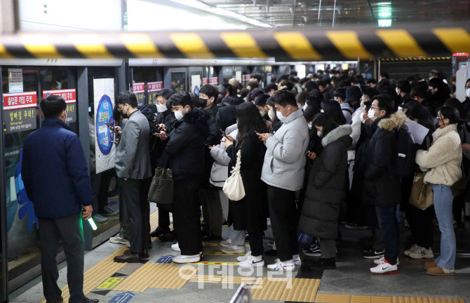 [포토] 서울역 출근길