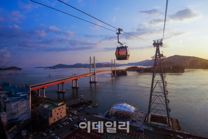 한국관광공사, 넷플릭스와 손잡고 ‘한류 투어코스’ 개발한다