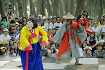 한국 탈춤, 유네스코 인류무형유산 등재…韓 22번째 세계유산 탄생(종합)