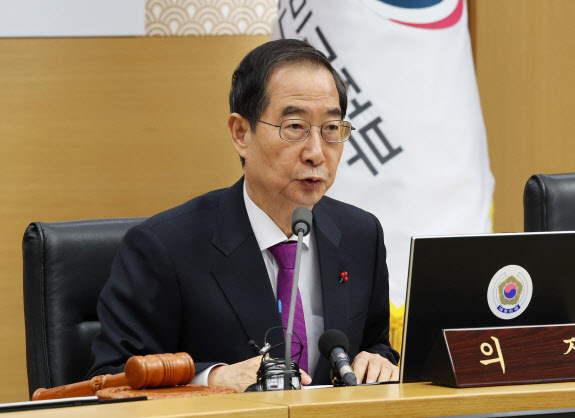 [속보] 한 총리 "철강, 석유화학 분야 업무개시명령 발동"