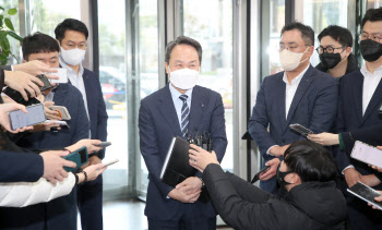 조용병 용퇴...금융지주 회장 '물갈이' 신호탄되나