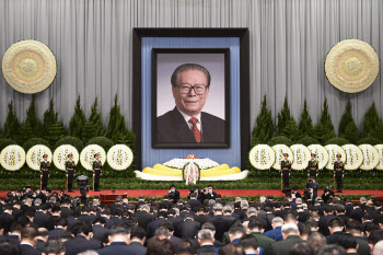 장쩌민 유해, 상하이 창장 앞바다에 뿌려져