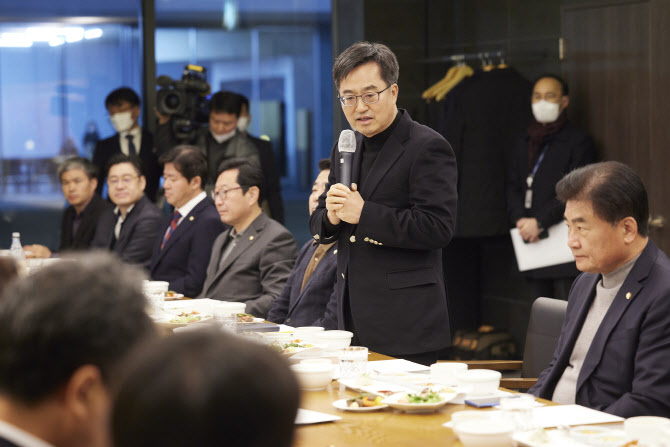 김동연 경기지사, 여·야 국회의원 만나 "국민위해 현신 역할 다해야"