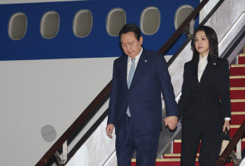 "김건희 여사 건보료 7만원"...野, '문재인 케어 폐기' 맹공