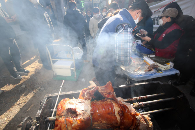 대구 이슬람사원 건축 반대 주민, 돼지고기 구워 송년회