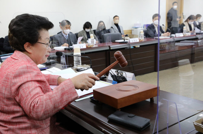 ‘자유민주주의’ 넣고 ‘성평등’ 빠진 교육과정 사실상 확정