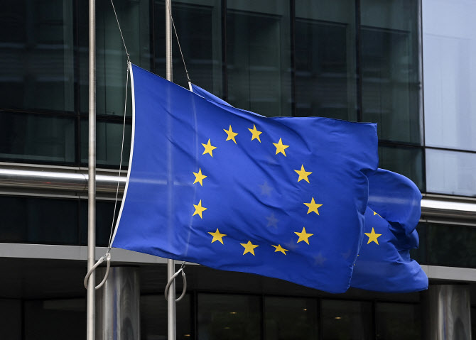 아세안, EU 14조원 투자 약속에도 '시큰둥'…"무역협상 원해"