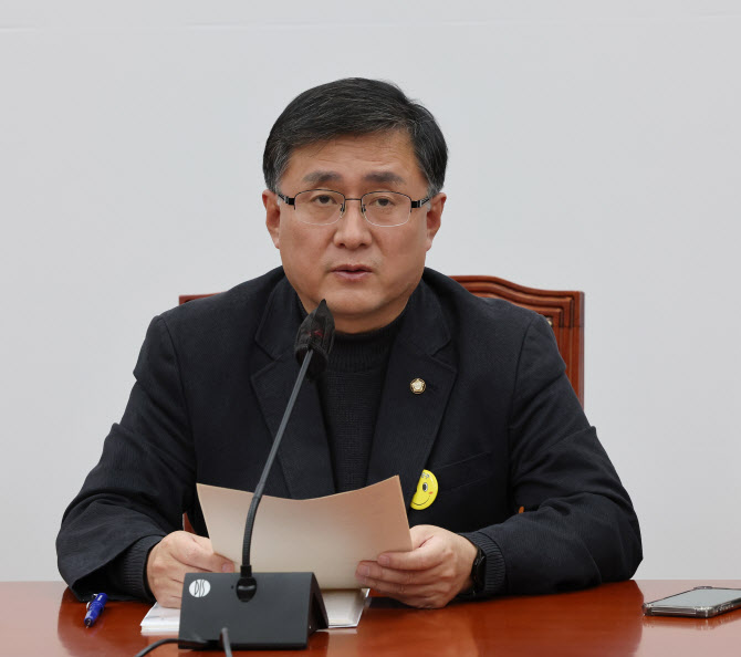 野 김성환 “尹 국정과제 점검회의, 짜고치는 고스톱 같았다”