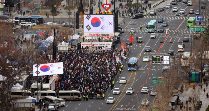 주말 서울 도심서 대규모 집회·행진… 경찰 “교통 혼잡 우려”