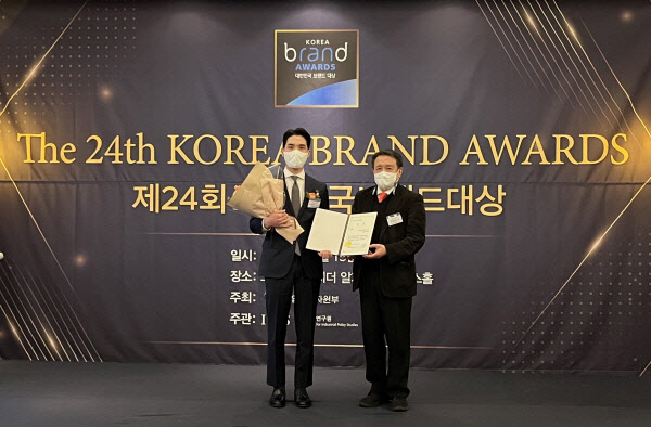잉글리시에그, '제24회 대한민국브랜드대상' 산업정책연구원 이사장상 수상