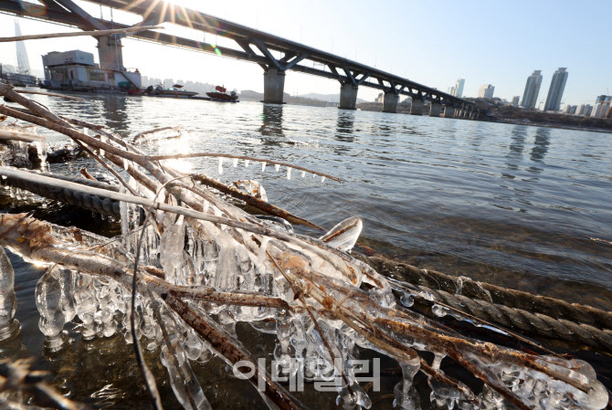 [포토]북극한파로 전국 '꽁꽁'