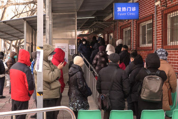 화장장 풀가동에도…中 방역 완화 시점 자화자찬