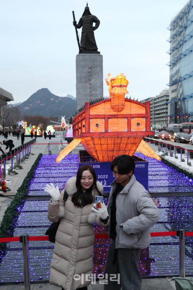 [포토]불 밝힌 거북선